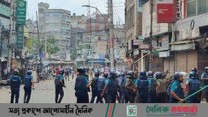 দিনভর সংঘর্ষ : আটক ৯০, আহত ২০ পুলিশ