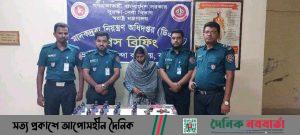 ঝালকাঠিতে অস্ত্র ও মাদকসহ মাদক কারবারি আটক