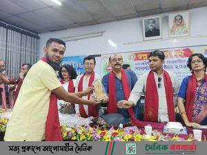 সাহিত্য সম্মাননা পেলেন এসএম মাসুদ রানা