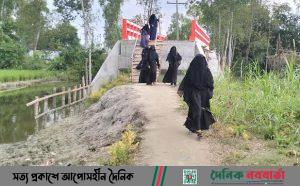 রৌমারীতে ৭০ লাখ টাকার সেতু যেন এক 'অচল সেতু'