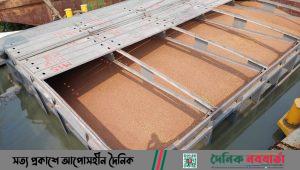 গাবখান চ্যানেলে ডাল বোঝাই দুই জাহাজের সংঘর্ষ
