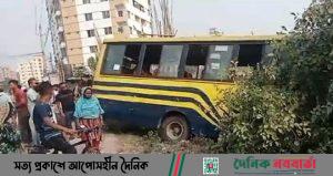 বনশ্রীতে বাসে পেট্রোল বোমা নিক্ষেপ, দগ্ধ ২