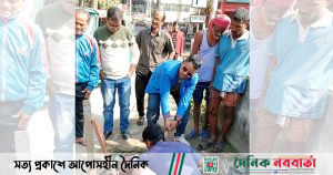 কেন্দ্রীয় যুবলীগ নেতার উদ্দ্যোগে ঘিওর বাজারের ড্রেন পরিস্কার