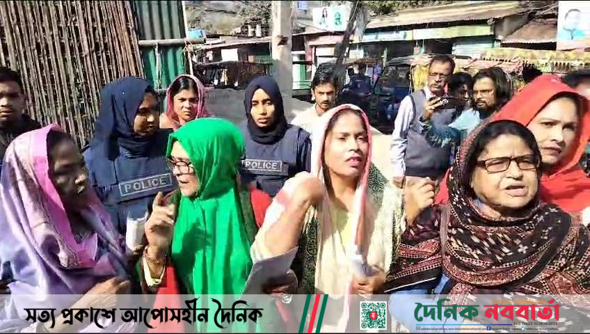 নির্বাচন বর্জনে ঠাকুরগাঁও মহিলা দলের লিফলেট বিতরণ