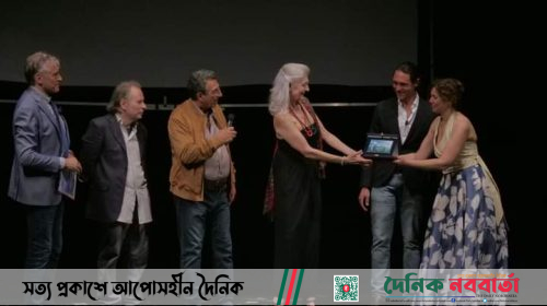 ইতালিতে পুরস্কার অর্জন করলো 'ময়না'