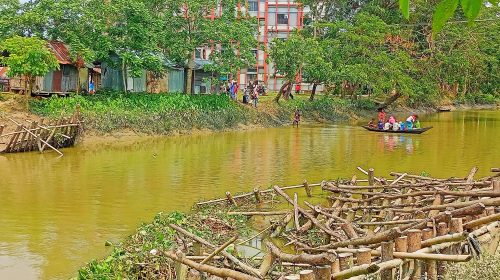 কাউখালীতে ব্রিজ ভাঙ্গায় যোগাযোগ বিচ্ছিন্ন ৯ গ্রামের মানুষ