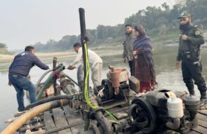 ঘিওরে অবৈধ ড্রেজার ভেঙে দিল প্রশাসন