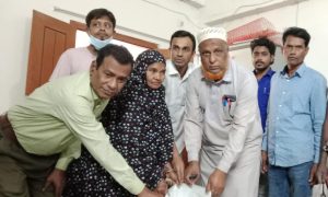 ঘিওরের বালিয়াখোড়ায় ভিজিএফের চাউল বিতরণ